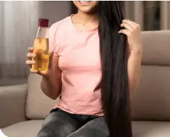 How Herbal Hair Oil Helps Reduce Hair Fall and Dandruff